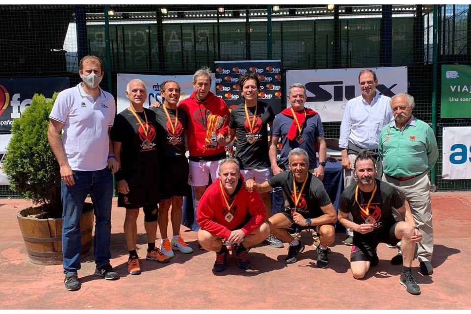 ASCENSO A PRIMERA Y SUBCAMPEONES DE ESPAÑA VETERANOS